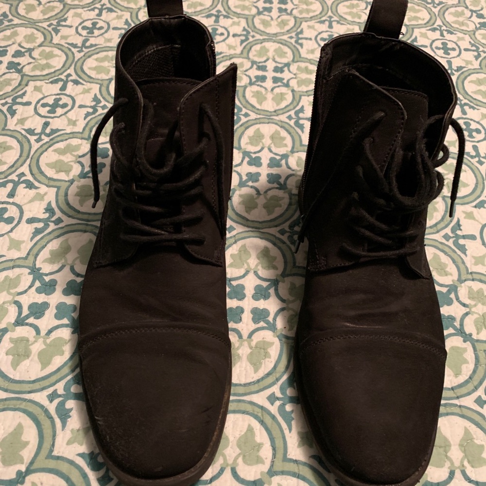 Kohl’s Nubuck Black Sidezip Boots, size 9